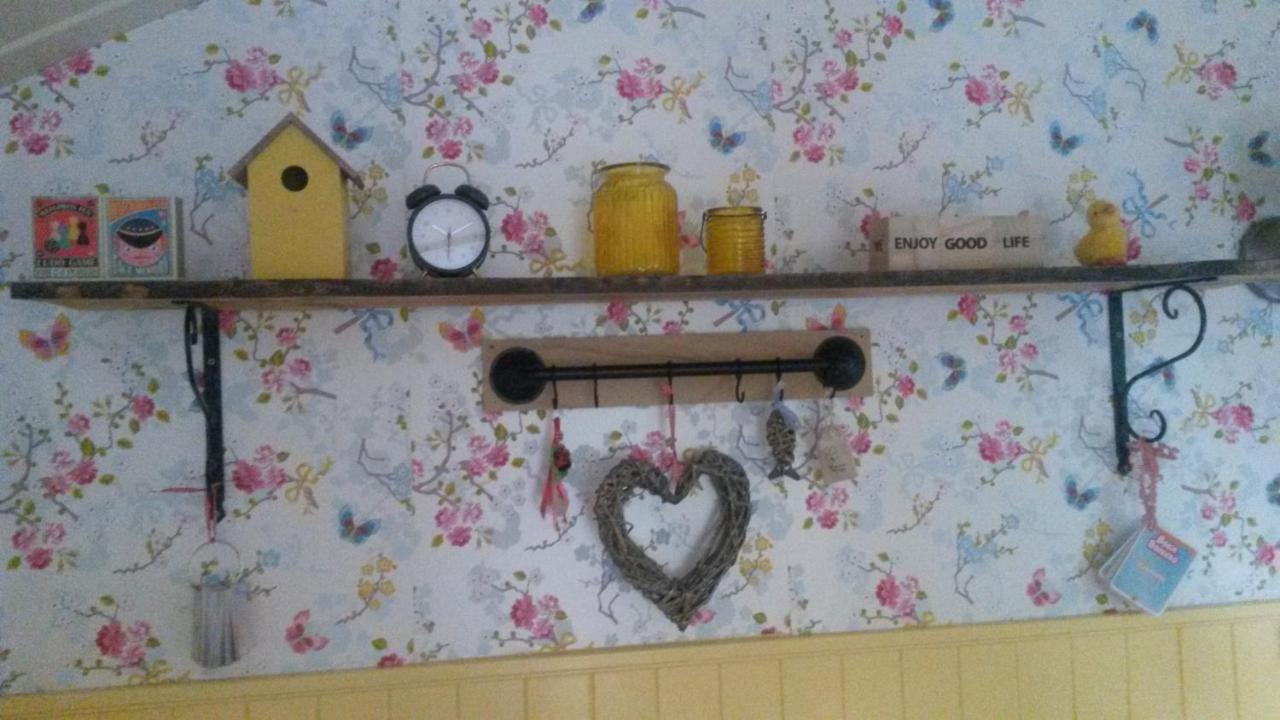 Pipowagen Camping Puur Genieten Bed and Breakfast Someren Esterno foto